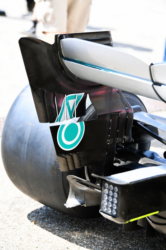Mercedes-AMG F1 W09, hátsó szárny