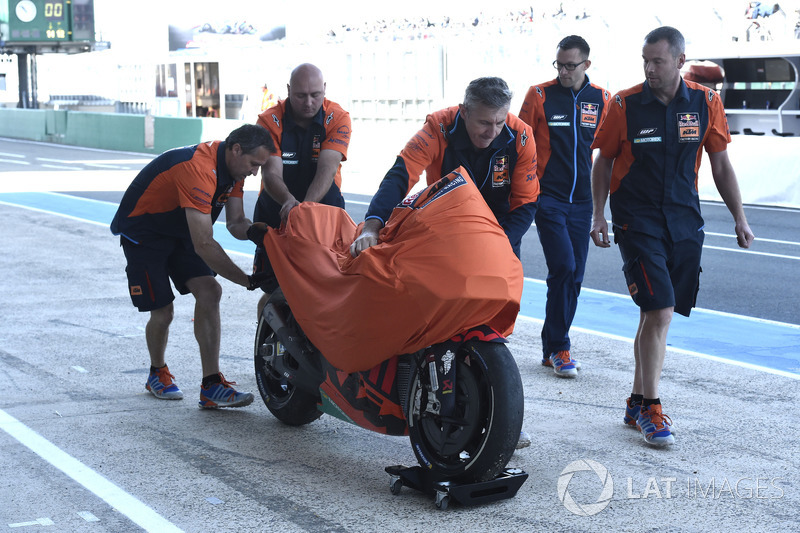 Bradley Smith, Red Bull KTM Factory Racing after crash