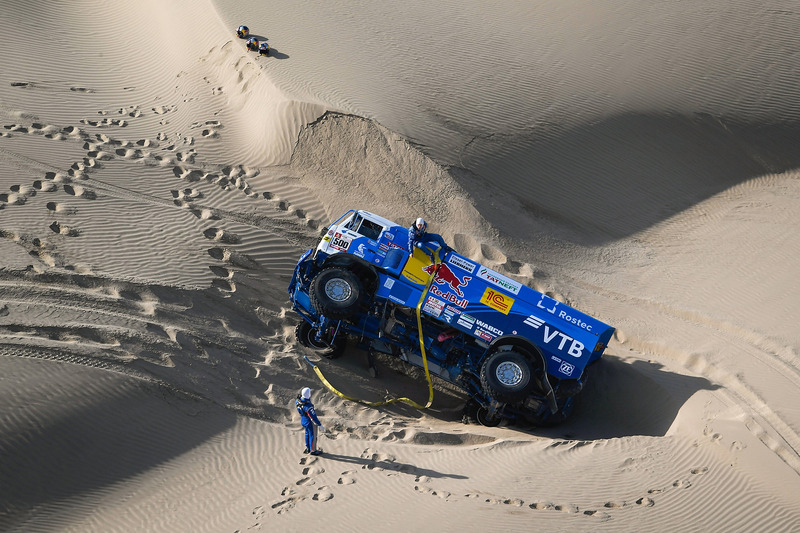 #500 Team Kamaz Master: Eduard Nikolaev, Evgeny Yakovlev, Vladimir Rybakov