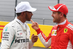 Il poleman Lewis Hamilton, Mercedes AMG F1, il terzo qualificato Sebastian Vettel, Ferrari