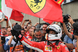 Racewinnaar Sebastian Vettel, Ferrari in parc ferme