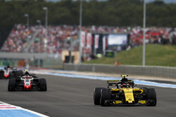 Carlos Sainz Jr., Renault Sport F1 Team R.S. 18, leads Kevin Magnussen, Haas F1 Team VF-18, and Romain Grosjean, Haas F1 Team VF-18