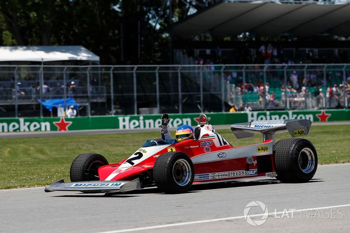 Jacques Villeneuve lleva el Ferrari 312T de 1978 de  su padre Gilles Villeneuve
