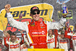 Ganador de la carrera Matt Kenseth, Joe Gibbs Racing Toyota