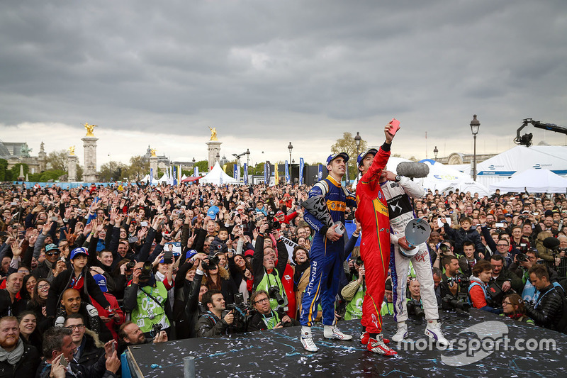 Podium: selfie with winner Lucas di Grassi, ABT Schaeffler Audi Sport, second place Jean-Eric Vergne