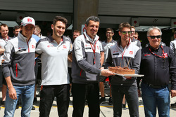 Ромен Грожан, Haas F1 Team празднует свой день рождения с командой