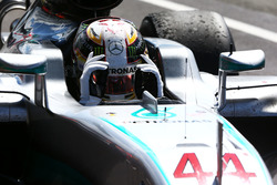 Переможець гонки Льюіс Хемілтон, Mercedes AMG F1 святкує у закритому парку