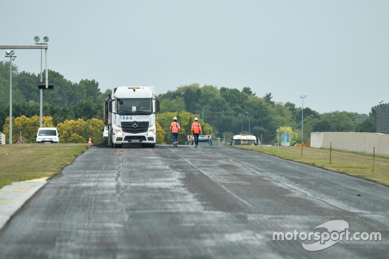 Neuasphaltierung am Bugatti Circuit in Le Mans