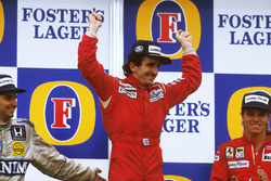 Podium : le vainqueur Alain Prost, McLaren TAG Porsche, le second Nelson Piquet, Williams Honda, le troisième Stefan Johansson, Ferrari