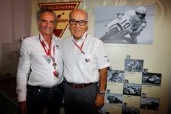 Carmelo Ezpeleta, CEO de Dorna Sports, Franco Uncini, oficial de seguridad Grand Prix FIM