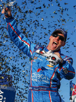 Ganador de la carrera Kevin Harvick, Stewart-Haas Racing Chevrolet