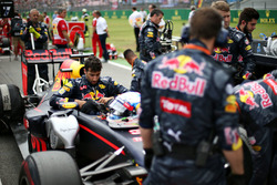 Daniel Ricciardo, Red Bull Racing RB12 en la parrilla