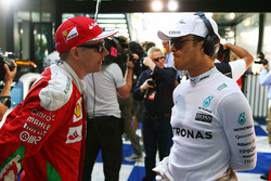 Kimi Raikkonen, Ferrari con Nico Hulkenberg, Sahara Force India F1