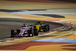 Sergio Perez, Force India VJM11 Mercedes, Carlos Sainz Jr., Renault Sport F1 Team R.S. 18