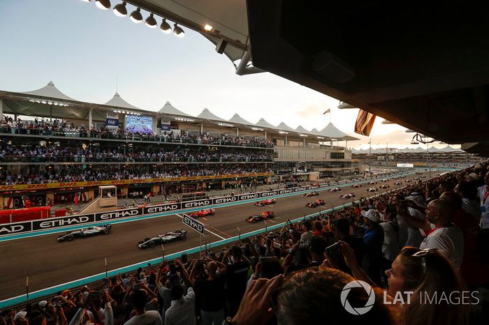 Valtteri Bottas, Mercedes-Benz F1 W08 leads at the start of the race