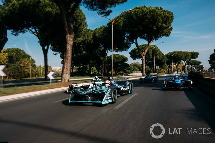 Nelson Piquet Jr., Jaguar Racing, Lucas di Grassi, Audi Sport ABT Schaeffler y Sébastien Buemi, Renault e.Dams leads Luca Filippi, NIO Formula E Team