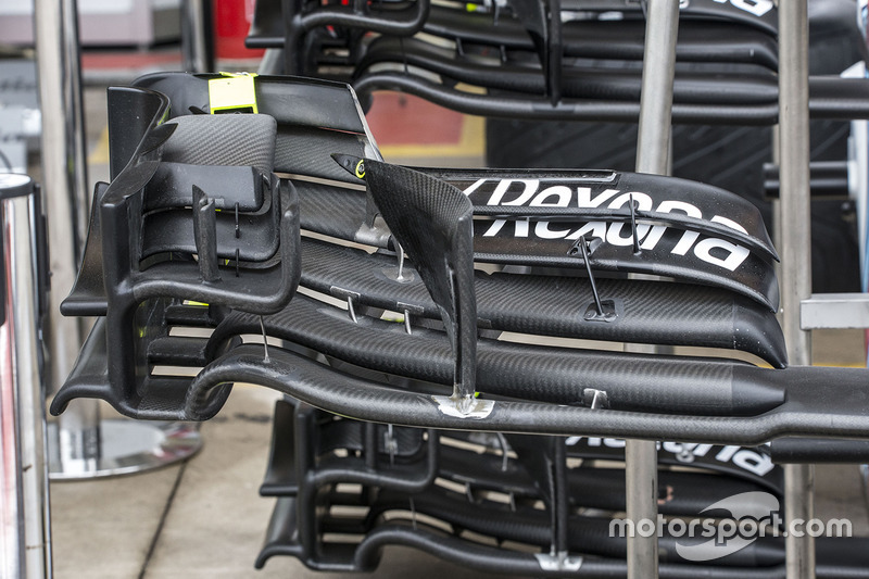 Williams FW40 front wing detail