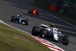 Charles Leclerc, Sauber C37 Ferrari, Valtteri Bottas, Mercedes AMG F1 W09, et Sebastian Vettel, Ferrari SF71H