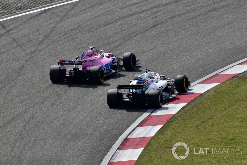 Esteban Ocon, Force India VJM11 lotta con Lance Stroll, Williams FW41