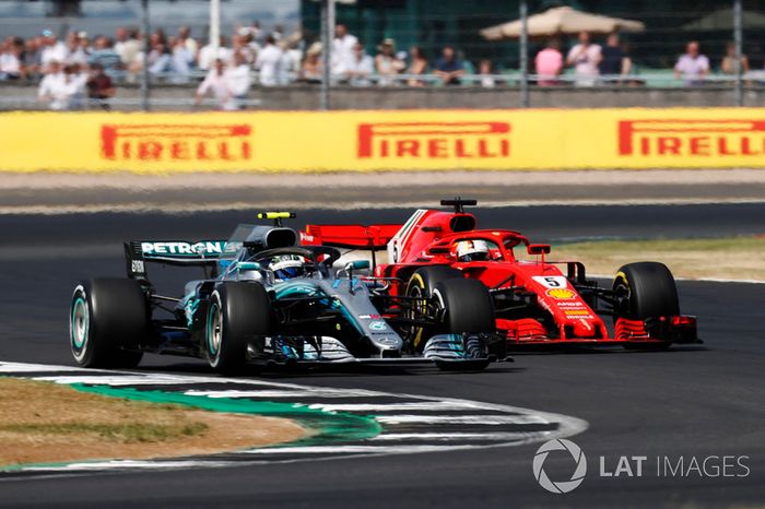 Valtteri Bottas, Mercedes AMG F1 W09, Sebastian Vettel, Ferrari SF71H