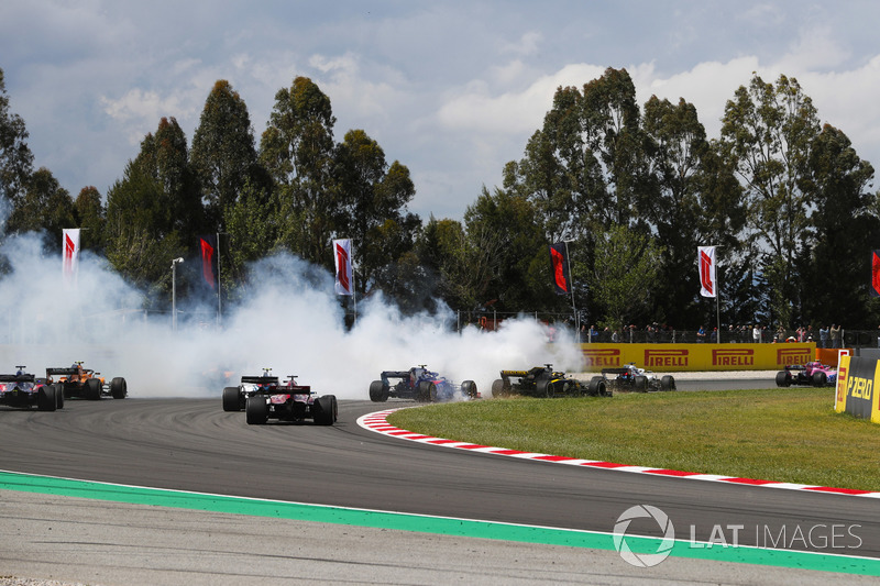 Kecelakaan Romain Grosjean, Nico Hulkenberg, Pierre Gasly, di lap pertama