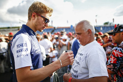 Sergey Sirotkin, Williams FW41 with fans