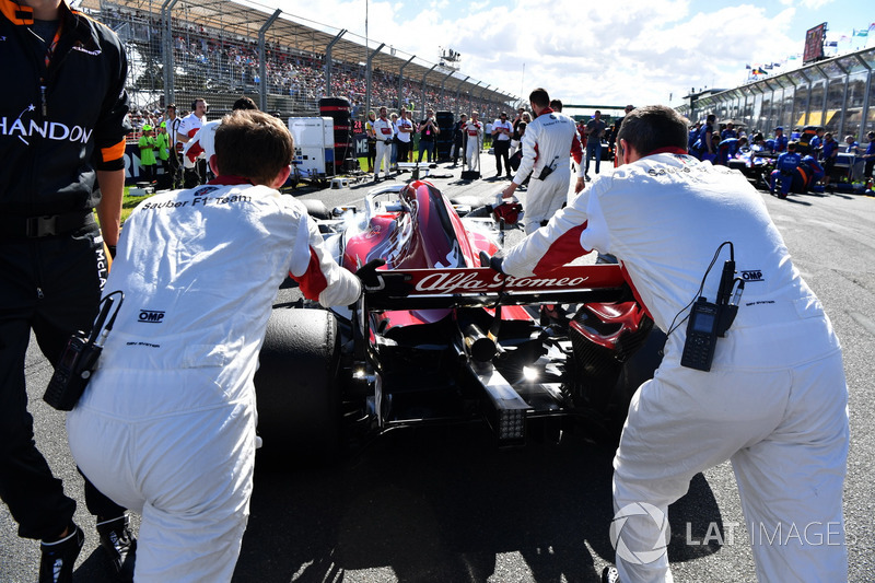 Marcus Ericsson, Sauber C37, in griglia