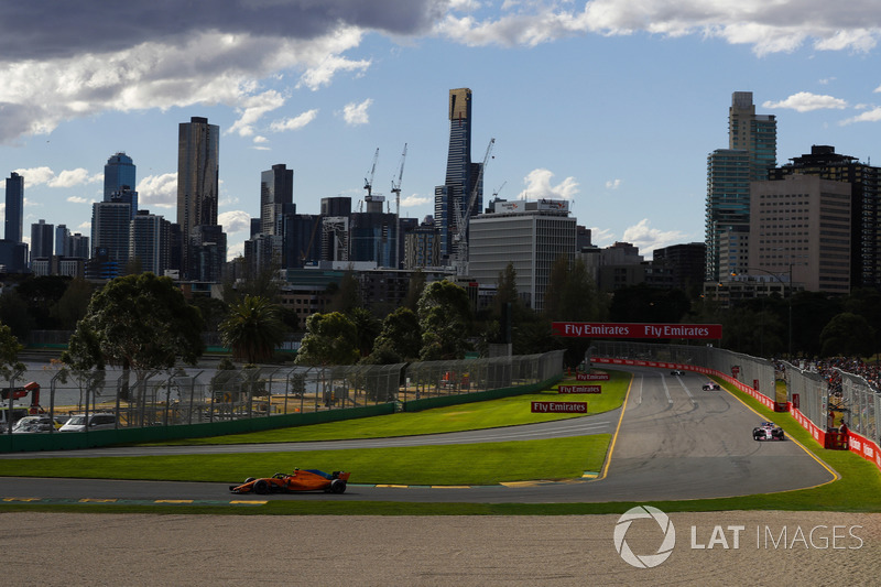 Stoffel Vandoorne, McLaren MCL33 Renault, Sergio Perez, Force India VJM11 Mercedes, and Esteban Ocon