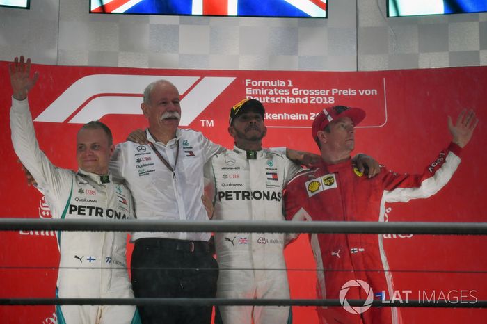 Valtteri Bottas, Mercedes-AMG F1, Dr. Dieter Zetsche, CEO de Daimler AG, Lewis Hamilton, Mercedes-AMG F1 y Kimi Raikkonen, Ferrari 