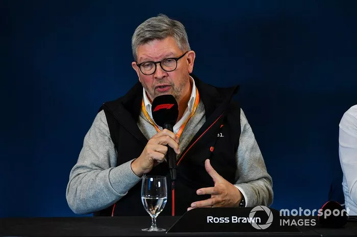 Ross Brawn ocupa o cargo de diretor esportivo do Grupo Liberty, detentores dos direitos comerciais da F1, após a saída de Bernie Ecclestone. É o nº2 do organograma da companhia que toma conta da F1. 
