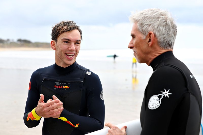 Pierre Gasly, Red Bull Racing surfeando con Damon Hill