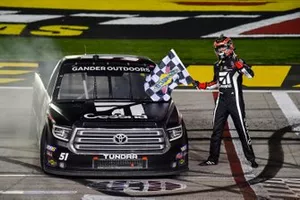 Race winner Kyle Busch, Kyle Busch Motorsports, Toyota Tundra Cessna