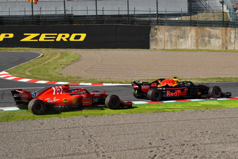 Kimi Raikkonen, Ferrari SF71H e Max Verstappen, Red Bull Racing RB14
