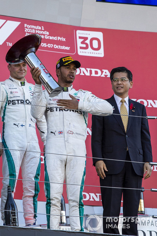 Lewis Hamilton újabb győzelme, ezúttal Szuzukában