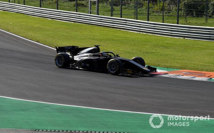 Jean Alesi testa i nuovi pneumatici della Pirelli da 18 inch per la prossima stagione in F2