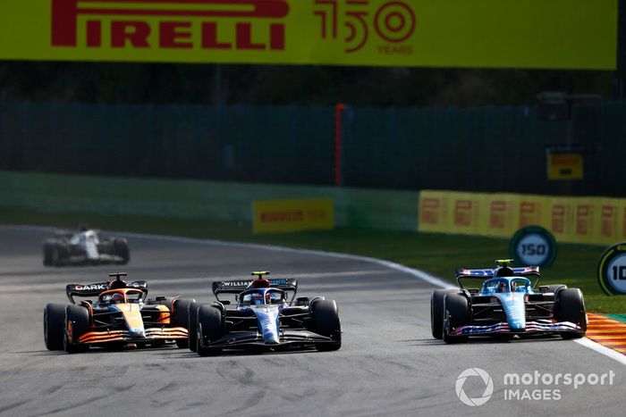 Esteban Ocon, Alpine A522, Nicholas Latifi, Williams FW44, Daniel Ricciardo, McLaren MCL36