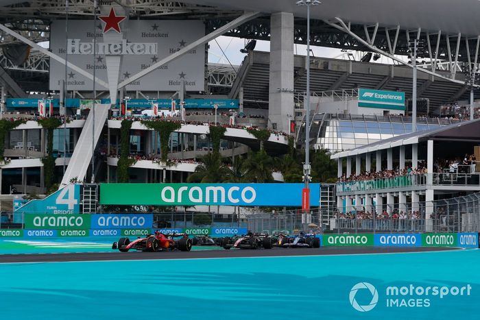 Charles Leclerc, Ferrari SF-23, Valtteri Bottas, Alfa Romeo C43, Esteban Ocon, Alpine A523