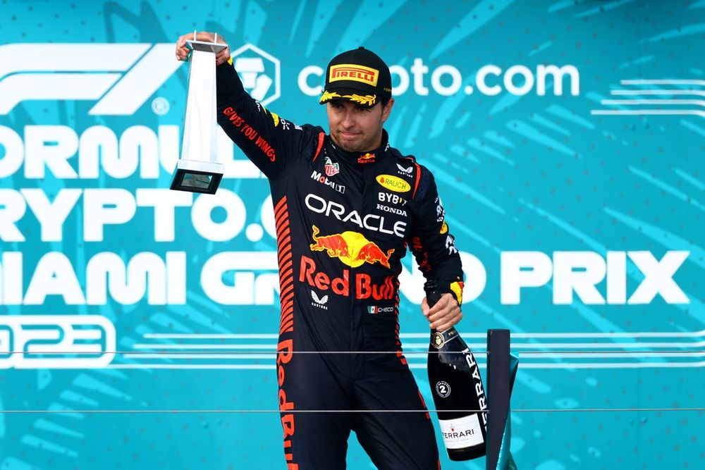 Sergio Pérez, Red Bull Racing celebra en el podio