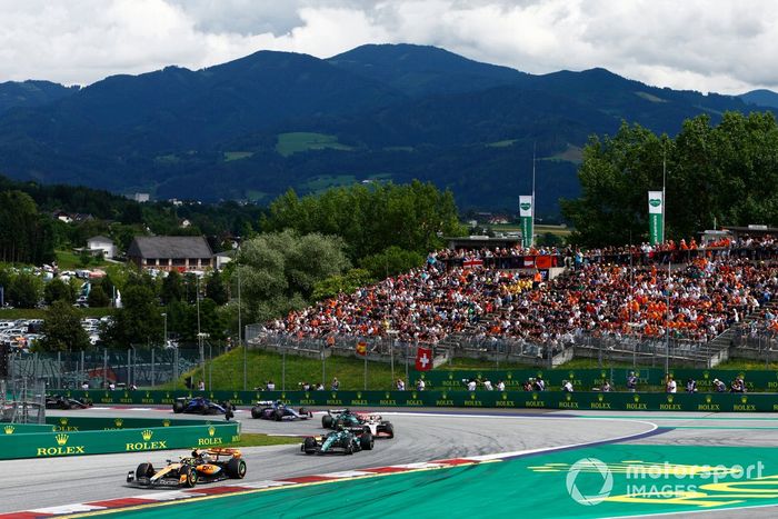 Lando Norris, McLaren MCL60, Fernando Alonso, Aston Martin AMR23, Nico Hulkenberg, Haas VF-23