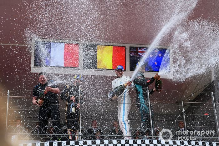 Podio: tercer lugar Jean-Eric Vergne, DS Techeetah, ganador Stoffel Vandoorne, Mercedes-Benz EQ, segundo lugar Mitch Evans, Jaguar Racing
