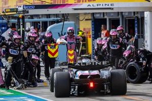Pierre Gasly, Alpine A524, hace una parada en boxes