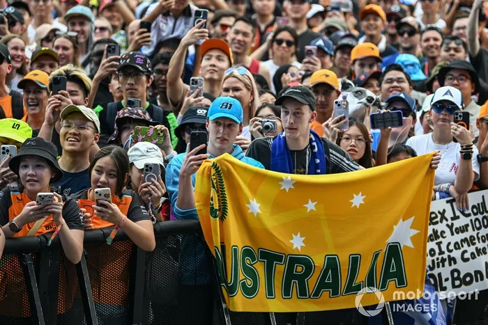 Fan atmosphere in the fan zone