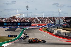 Oscar Piastri, McLaren MCL60, Esteban Ocon, Alpine A523, George Russell, Mercedes F1 W14