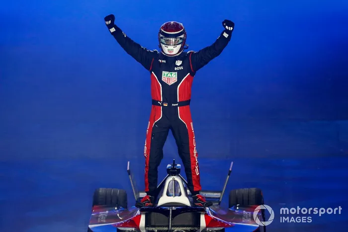 Pascal Wehrlein, Porsche, 1ª posición, celebra en el podio