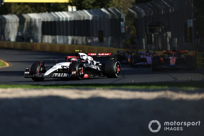 Yuki Tsunoda, AlphaTauri AT04, Oscar Piastri, McLaren MCL60