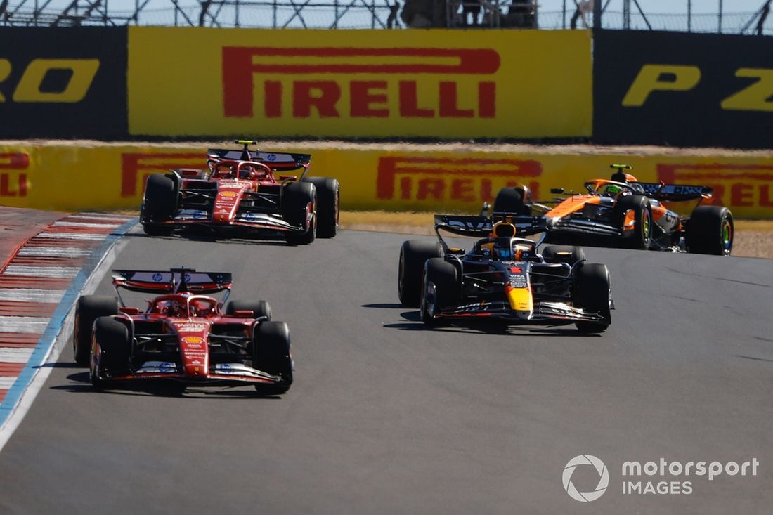 Charles Leclerc, Ferrari SF-24, Max Verstappen, Red Bull Racing RB20, Carlos Sainz, Ferrari SF-24
