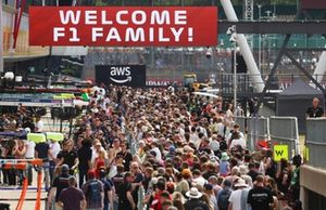 Busy Formula 1 Pitlane