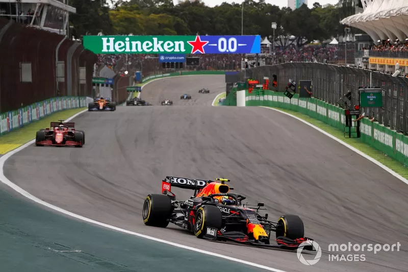 Sergio Perez, Red Bull Racing RB16B, Charles Leclerc, Ferrari SF21