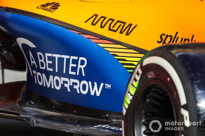 Pegatina de BAT en el McLaren