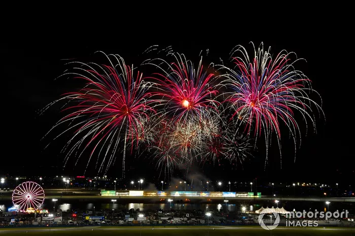Fuegos artificiales en las 24h de Daytona 2021